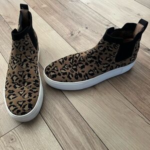 Leopard Print Slip-On Cushionaire Sneakers Size 7M